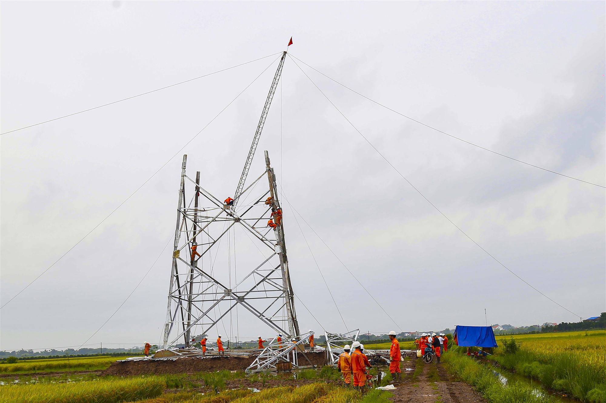 Tổ quốc gọi tên các anh lên đường 1