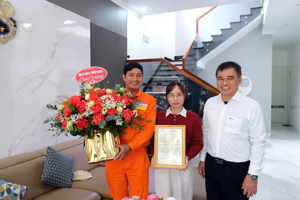 Hai mái ấm - Một thông điệp: Công ty truyền tải điện 1 đồng hành cùng người lao động vượt khó 1