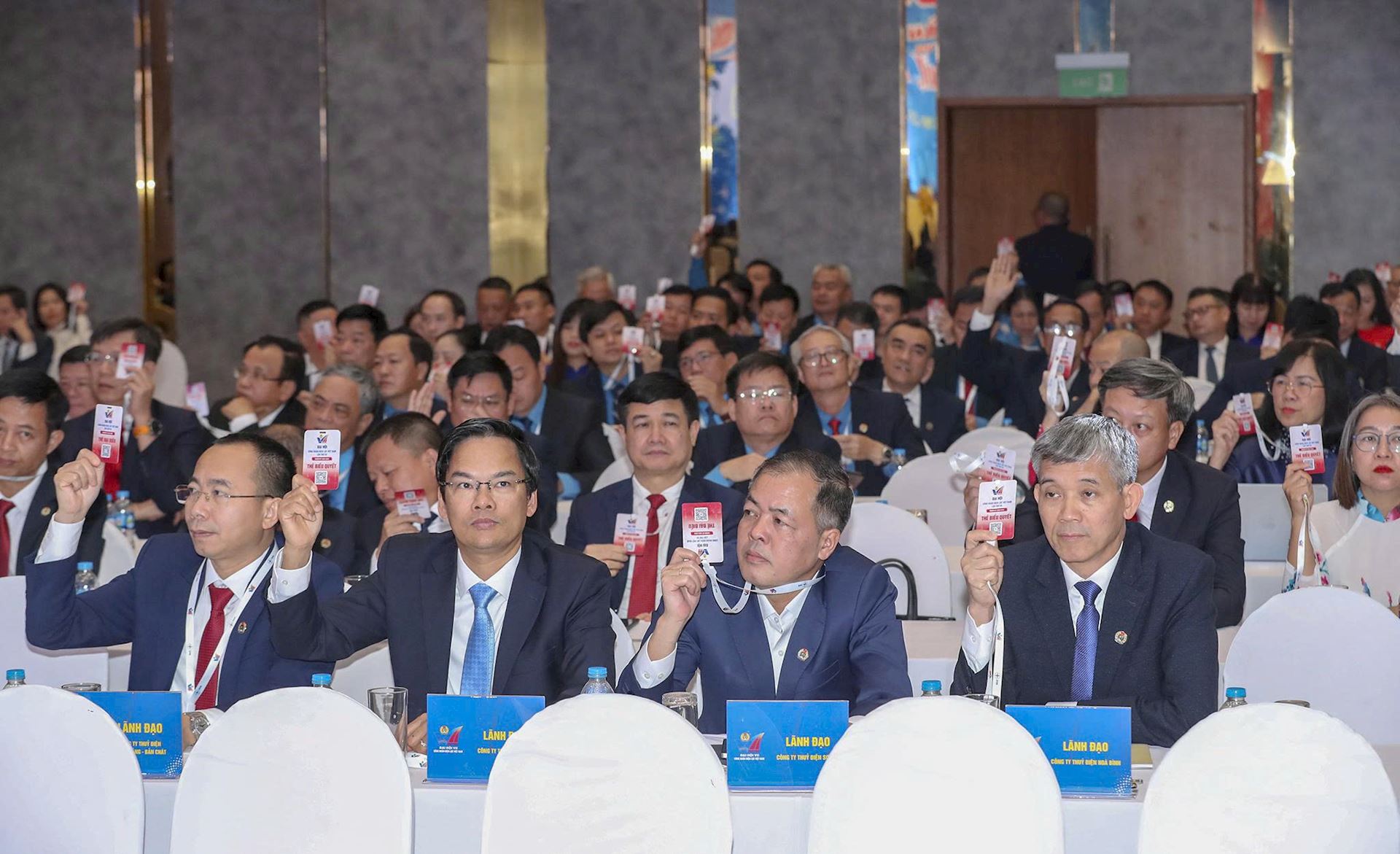 Ngày làm việc thứ nhất Đại hội Công đoàn Điện lực Việt Nam: Trang trọng, dân chủ, thống nhất cao 8