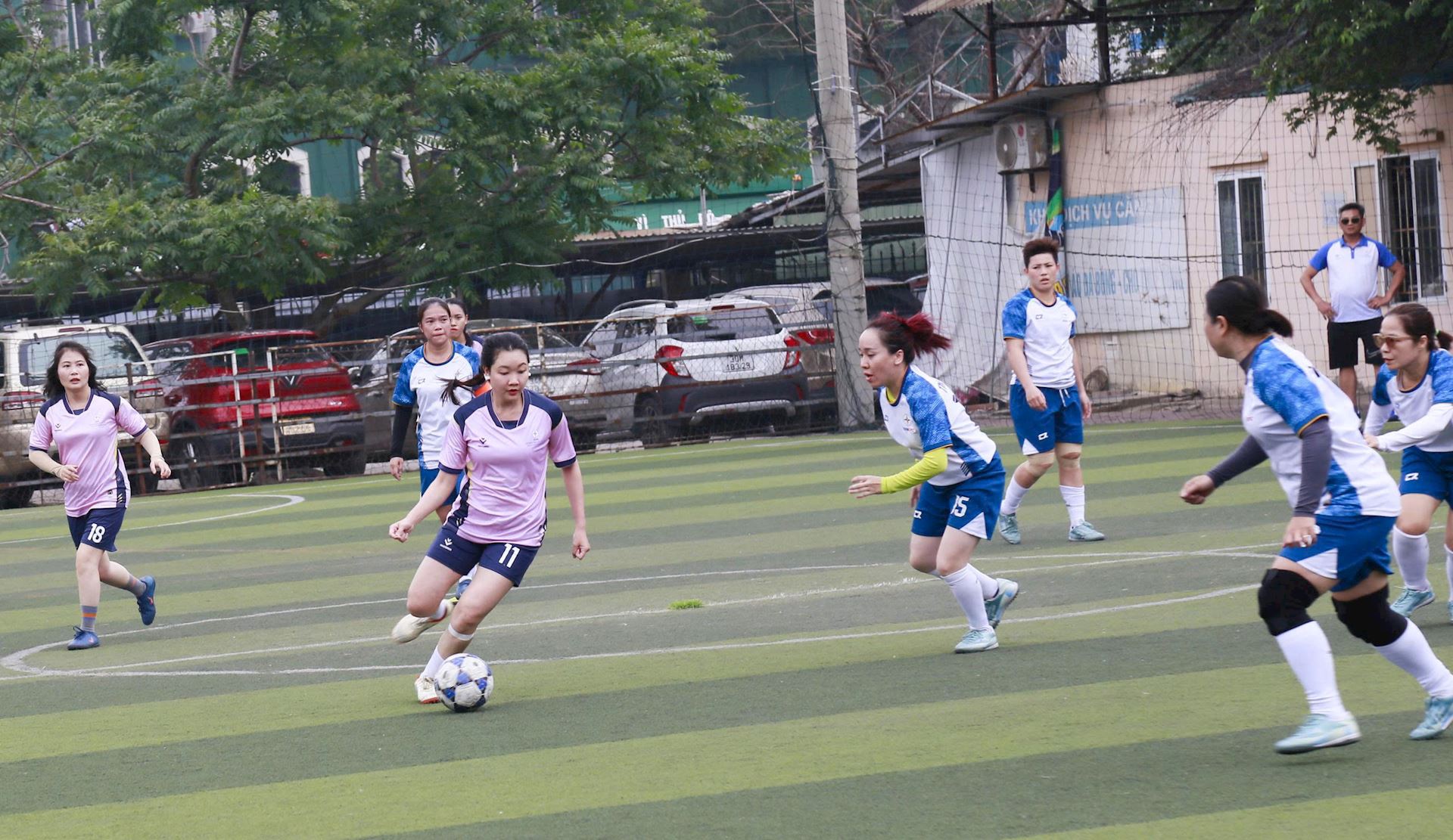 Khoảnh khắc thi đấu Giải bóng đá Nữ CBCNV EVN năm 2026 1