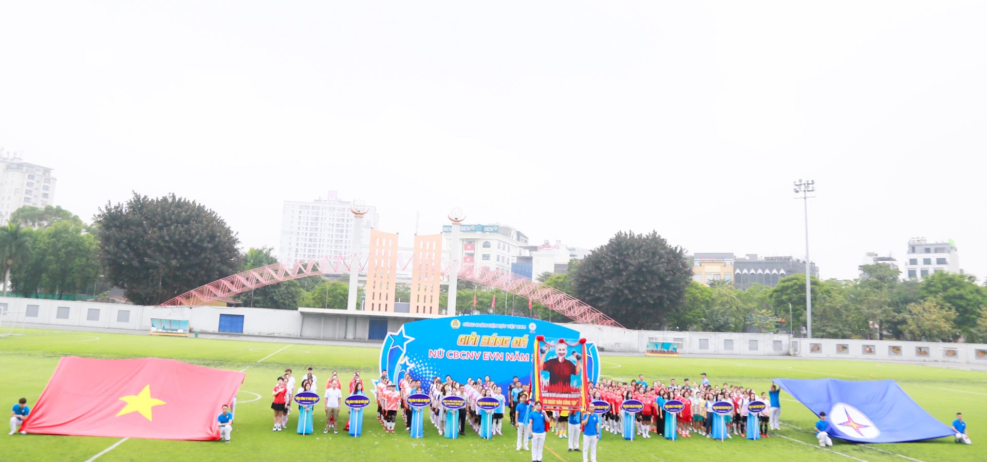 Khoảnh khắc thi đấu Giải bóng đá Nữ CBCNV EVN năm 2026 10