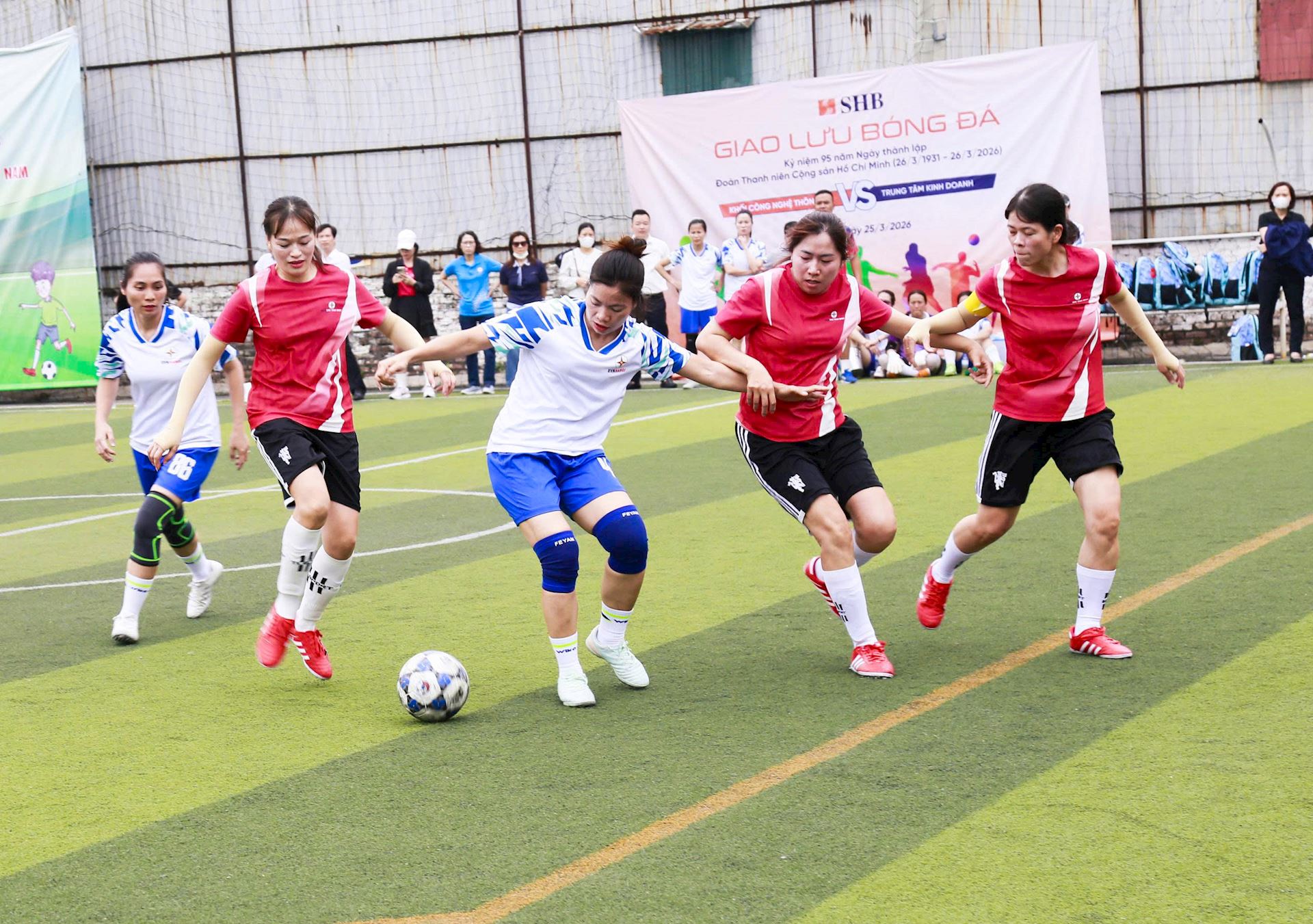 Khoảnh khắc thi đấu Giải bóng đá Nữ CBCNV EVN năm 2026 4