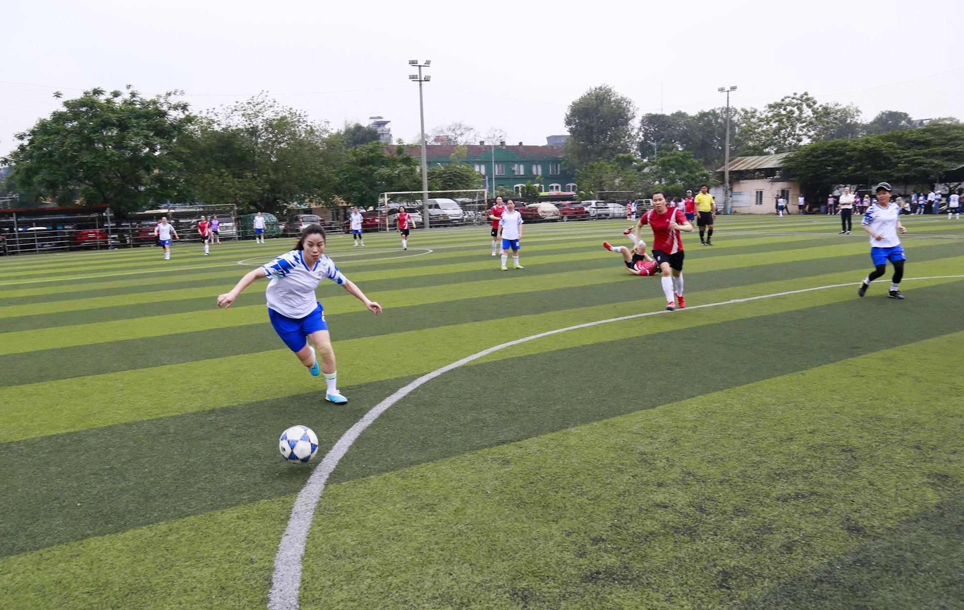 Khoảnh khắc thi đấu Giải bóng đá Nữ CBCNV EVN năm 2026