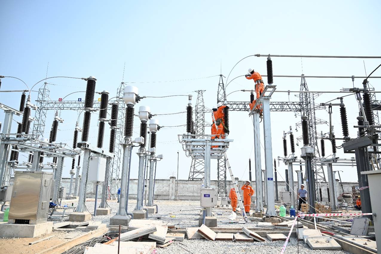 Ngành điện sát cánh cùng người lao động trên các công trường thi công xuyên Lễ 30/4 - 1/5 14