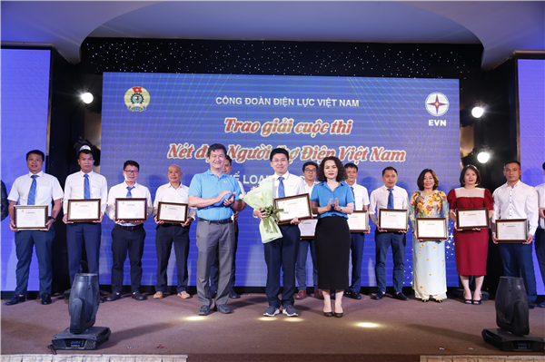 Tác giả nhận giải Nhất cuộc thi 
