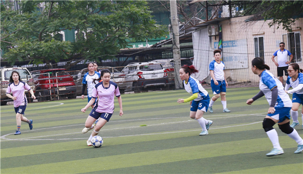 Khoảnh khắc thi đấu Giải bóng đá Nữ CBCNV EVN năm 2026