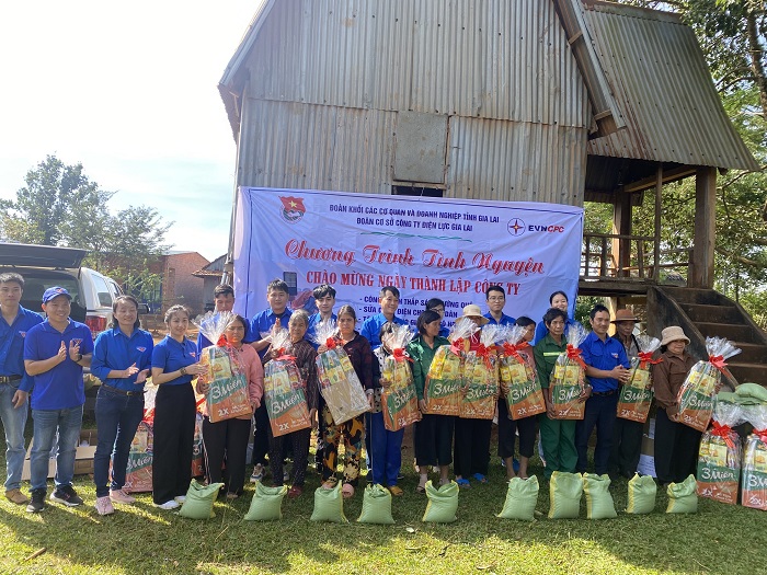 Mang đông ấm về với buôn làng 2