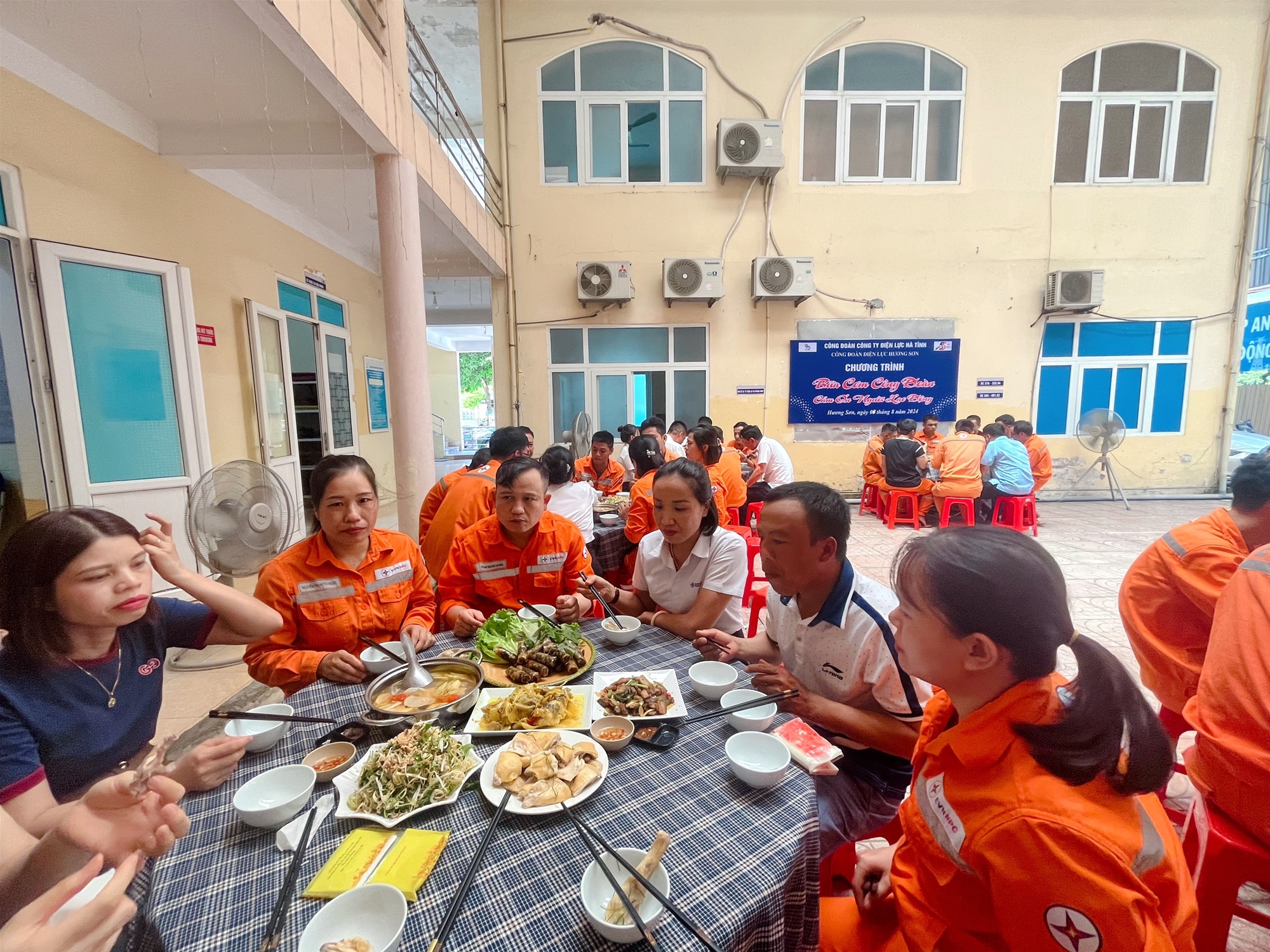 Ấm lòng đoàn viên, người lao động ngành Điện Hà Tĩnh với “Bữa cơm Công đoàn” 1