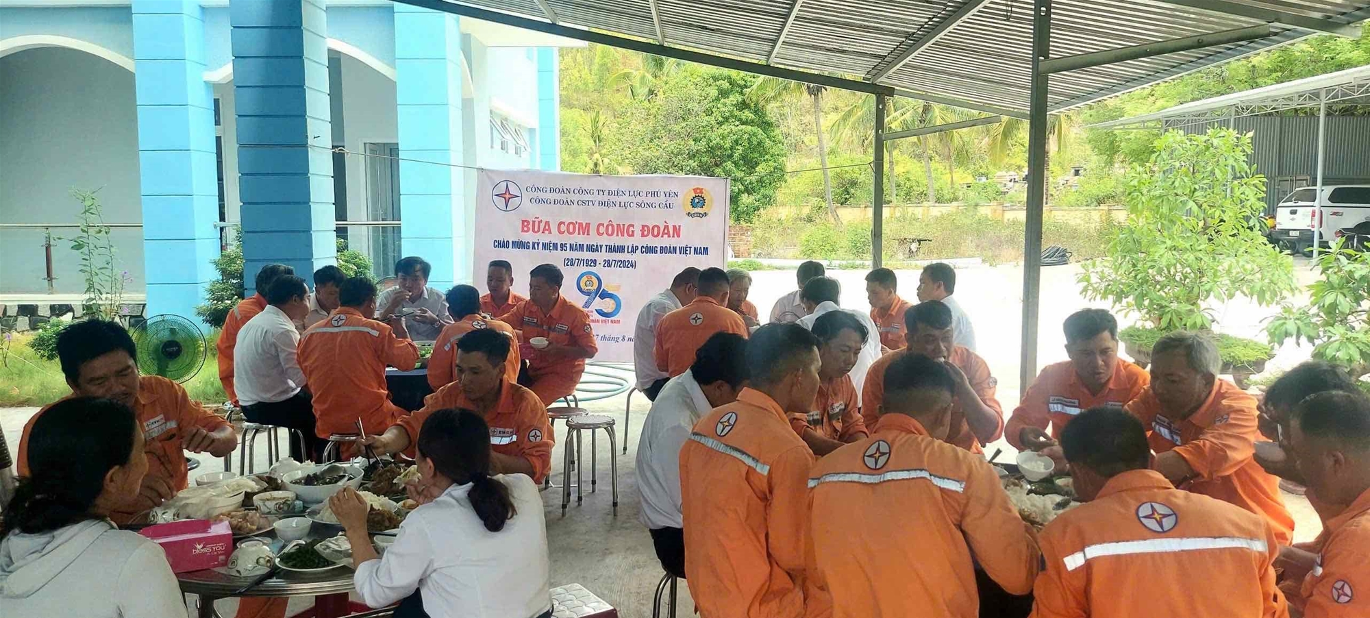 Công đoàn PC Phú Yên: 614 CNVCLĐ tham gia chương trình “Bữa cơm Công đoàn” 1