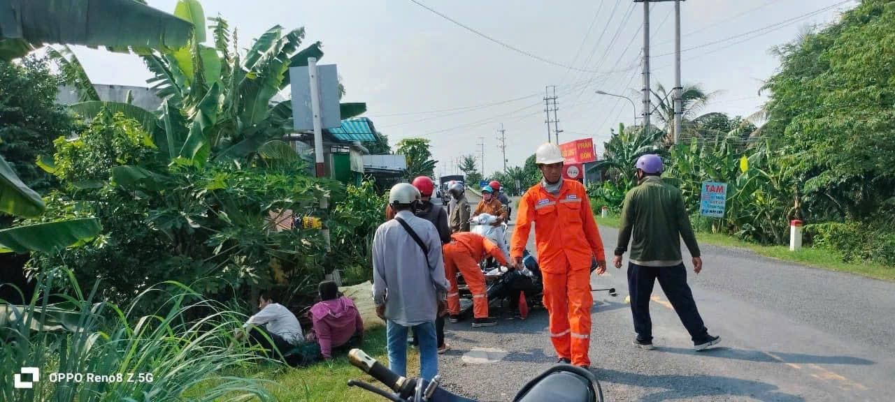 Khen thưởng nhóm công tác cứu người bị tai nạn giao thông