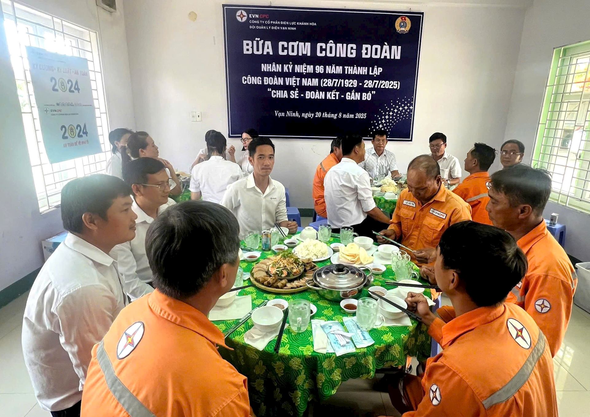Ấm áp “Bữa cơm Công đoàn” – Thắt chặt tình đồng nghiệp
