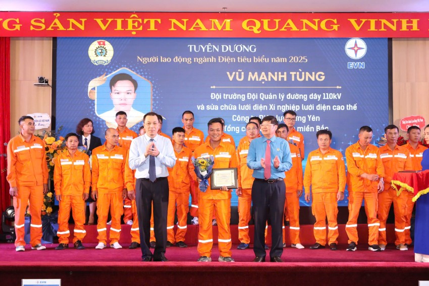 Anh Vũ Mạnh Tùng- Đội trưởng tận tâm của PC Hưng Yên, Người lao động tiêu biểu ngành Điện năm 2025 2