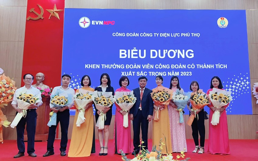 Chị Nguyễn Thị Thu Hiền - Người lao động ngành Điện tiêu biểu năm 2025 của Công ty Điện lực Phú Thọ 3