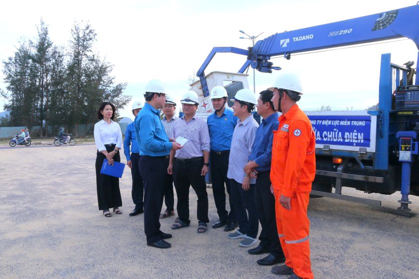 Công đoàn Điện lực Việt Nam thăm, động viên CBCNV khắc phục sự cố sau bão số 13 (Kalmaegi) tại Gia Lai 2