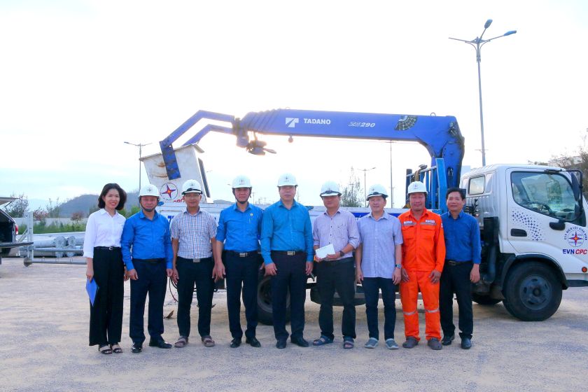 Công đoàn Điện lực Việt Nam thăm, động viên CBCNV khắc phục sự cố sau bão số 13 (Kalmaegi) tại Gia Lai 3