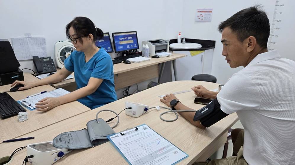 Đội bóng Công đoàn Điện lực Việt Nam thi đấu cọ xát trước giải 5