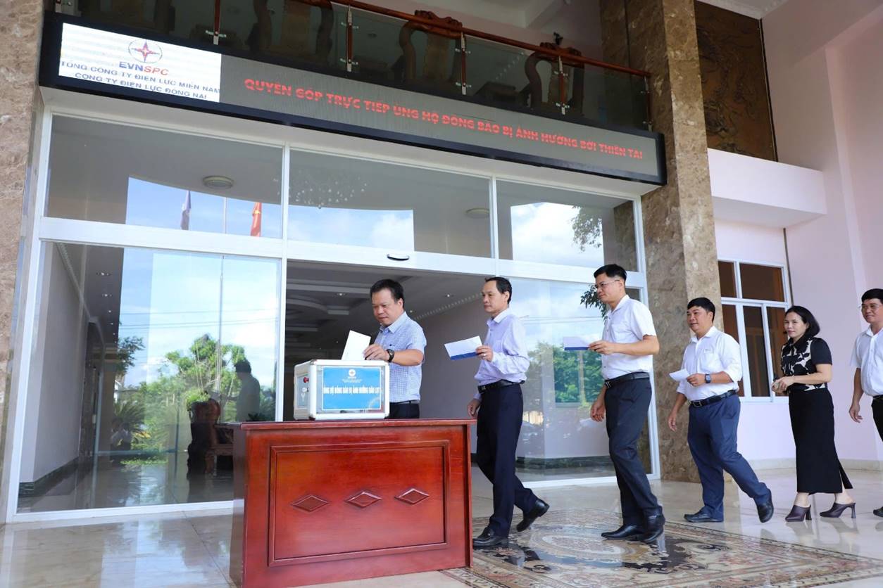  EVNSPC ủng hộ đồng bào khắc phục hậu quả bão lũ, thiên tai 8