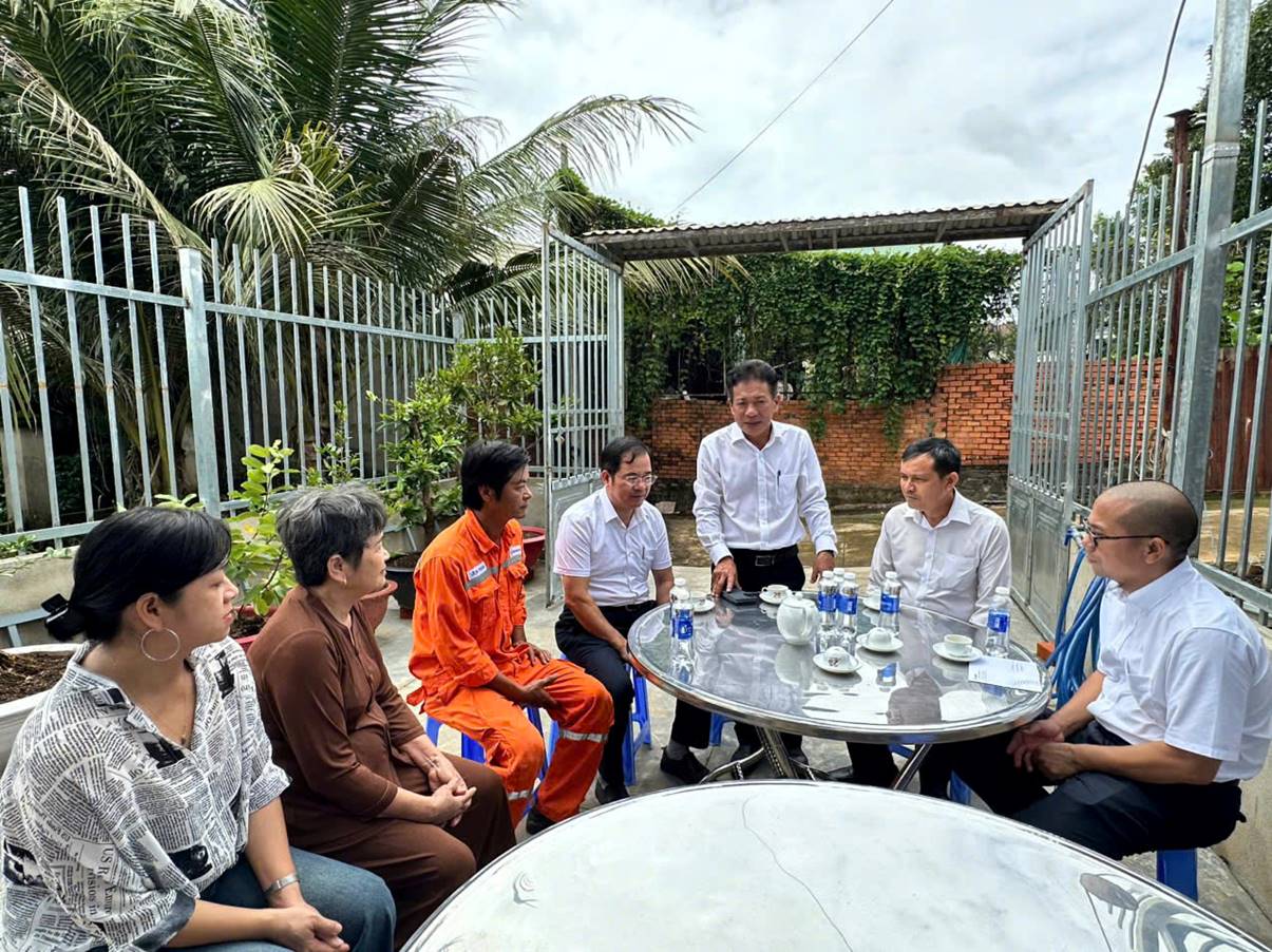 GẮN BIỂN TRAO NHÀ “MÁI ẤM CÔNG ĐOÀN” TẠI CÔNG TY ĐIỆN LỰC ĐỒNG NAI 1