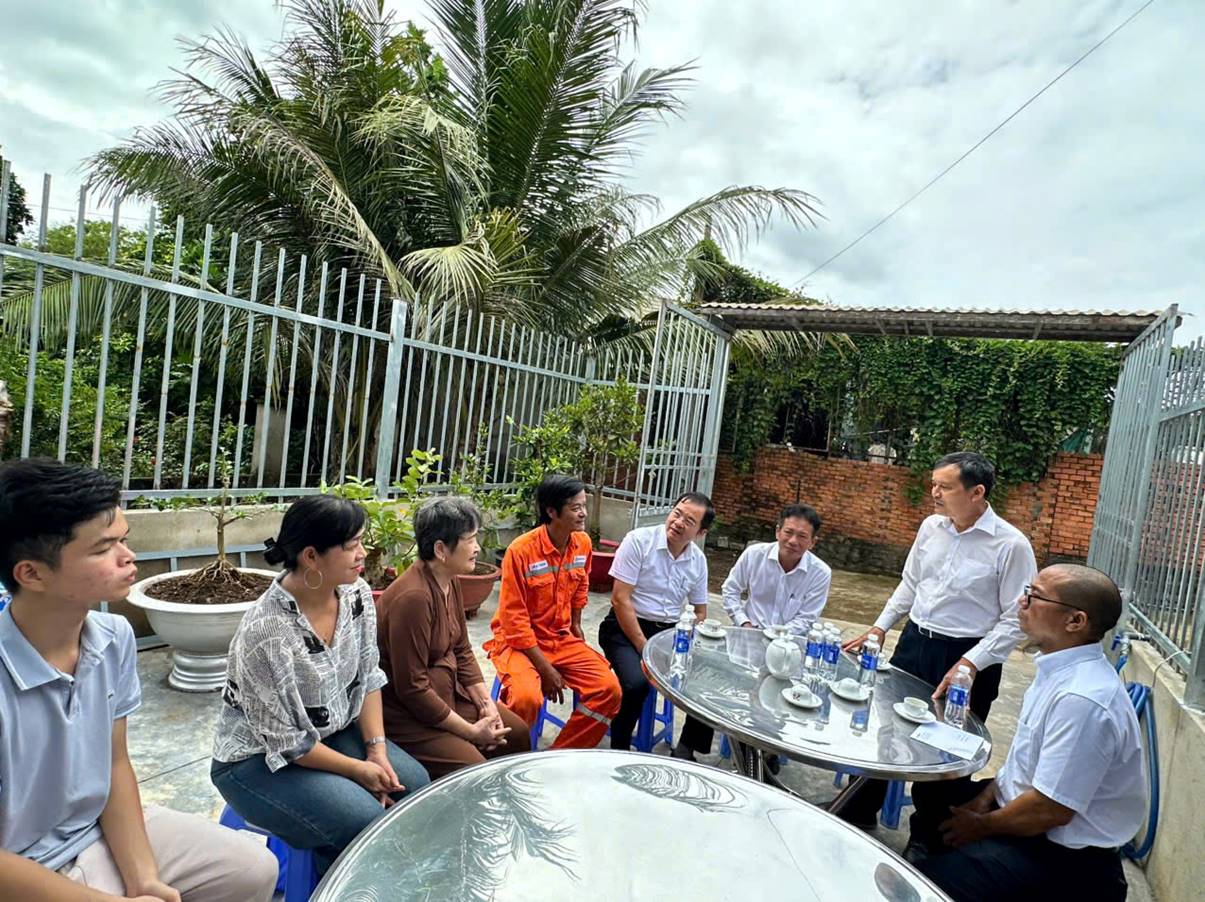 GẮN BIỂN TRAO NHÀ “MÁI ẤM CÔNG ĐOÀN” TẠI CÔNG TY ĐIỆN LỰC ĐỒNG NAI