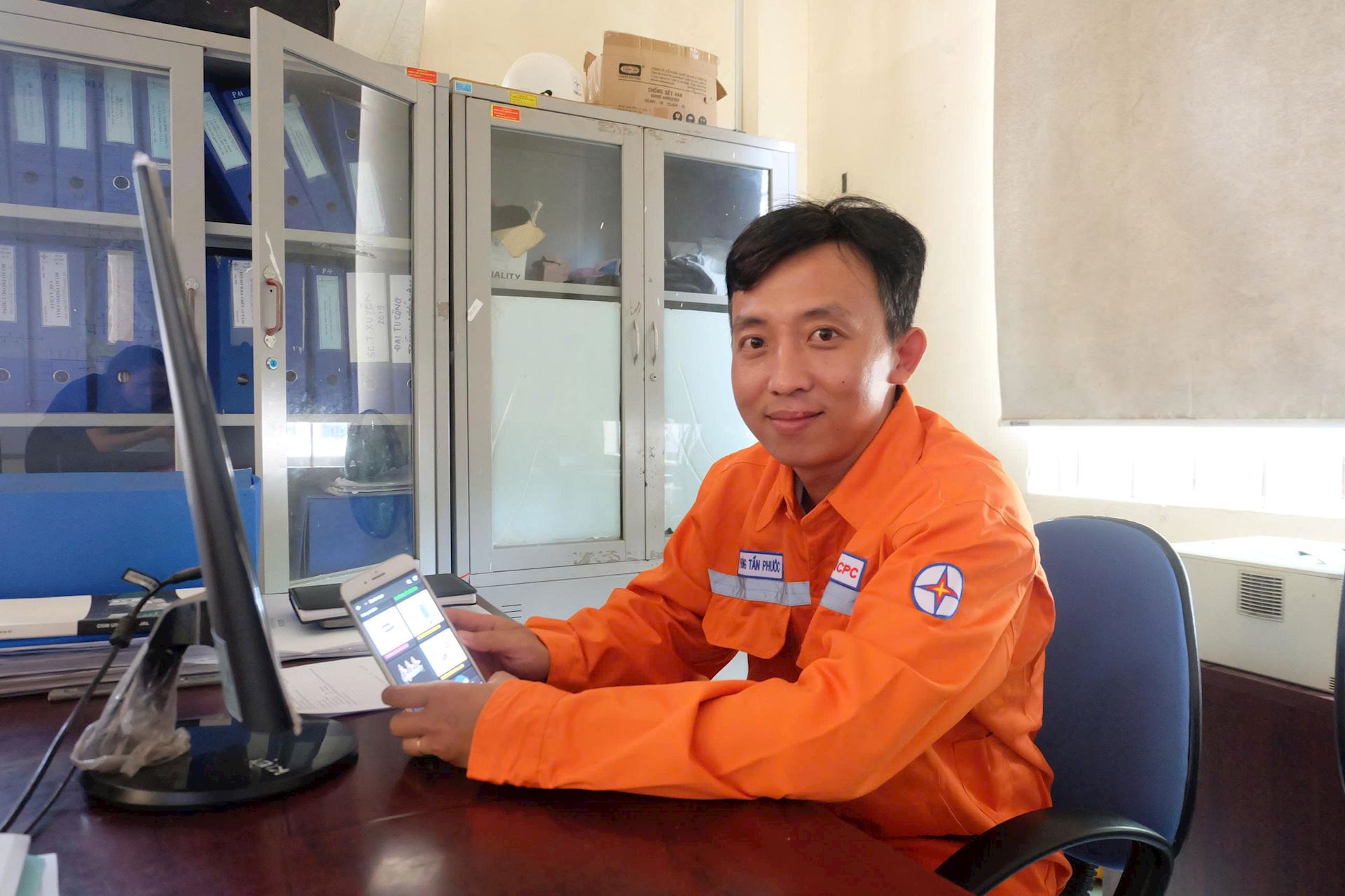 Giữ lửa trong mạch ngầm ánh sáng: Chân dung người kỹ thuật viên thầm lặng - Đỗ Huy Hoàng 2