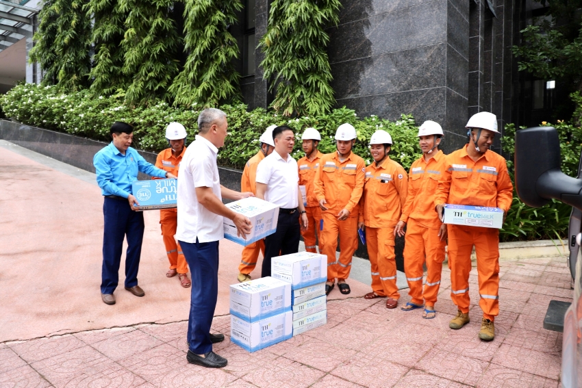 Giữ sáng miền gió Lào nắng lửa - Kỳ 2: Lội lũ giữ dòng sáng  5