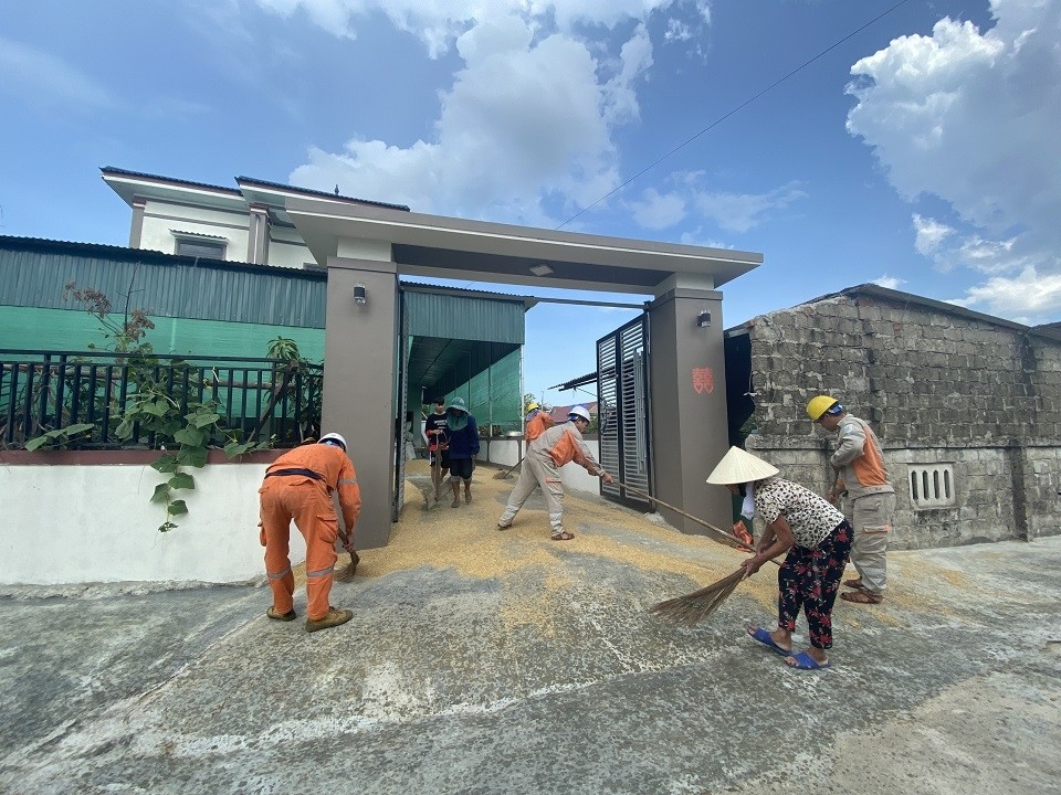 Giữ sáng miền gió Lào nắng lửa - Kỳ cuối: Ánh sáng giữa lòng người  6