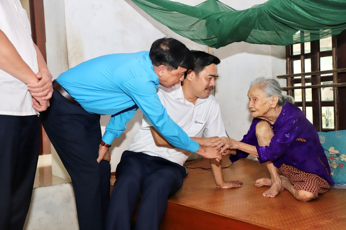 Giữ sáng miền gió Lào nắng lửa - Kỳ cuối: Ánh sáng giữa lòng người  7