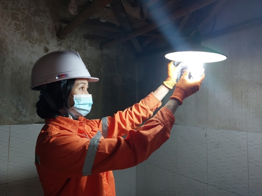Giữ sáng miền gió Lào nắng lửa - Kỳ cuối: Ánh sáng giữa lòng người