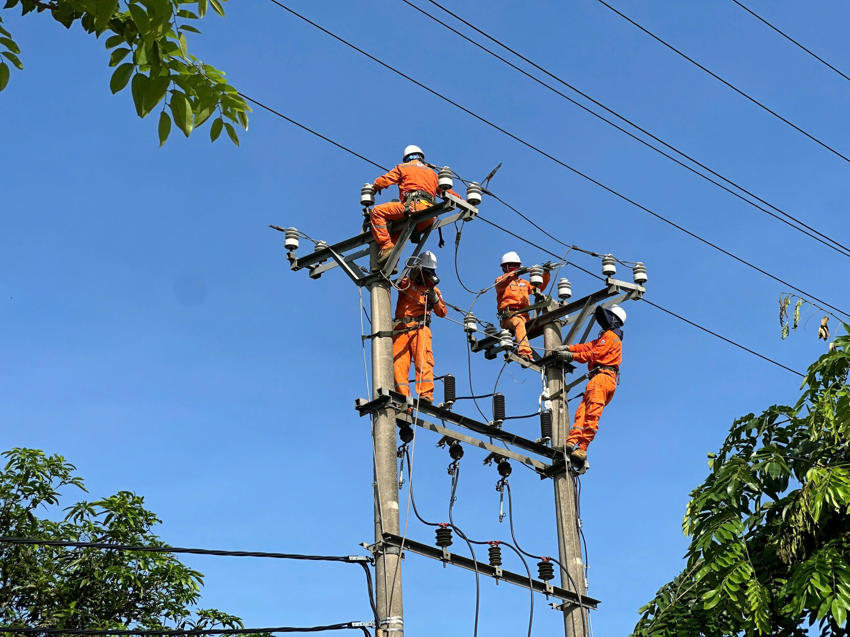 Giữ sáng miền gió Lào nắng lửa