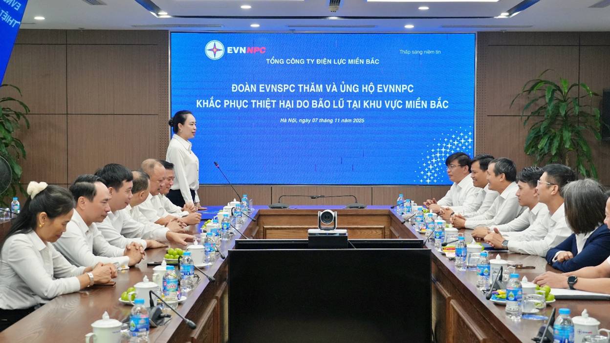 Lan tỏa tinh thần “Nghĩa tình ngành Điện”, chia sẻ khó khăn với Tổng công ty Điện lực miền Bắc sau thiên tai, bão lũ. 1