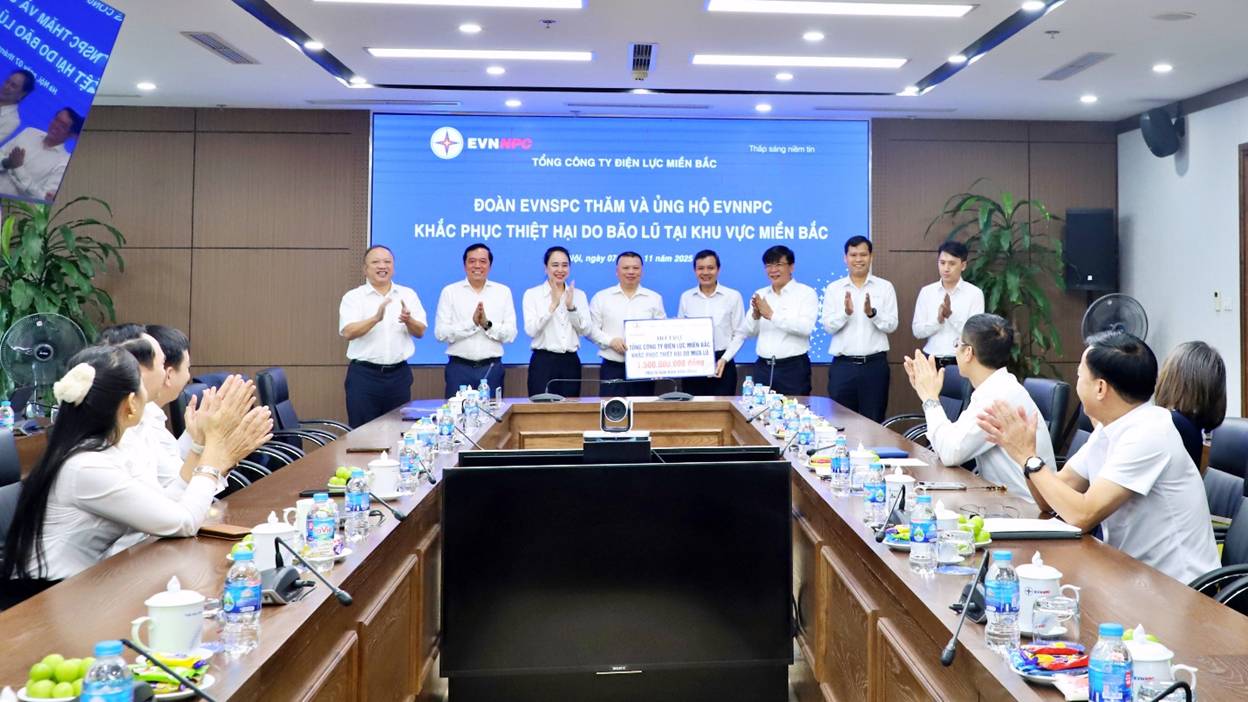 Lan tỏa tinh thần “Nghĩa tình ngành Điện”, chia sẻ khó khăn với Tổng công ty Điện lực miền Bắc sau thiên tai, bão lũ. 2
