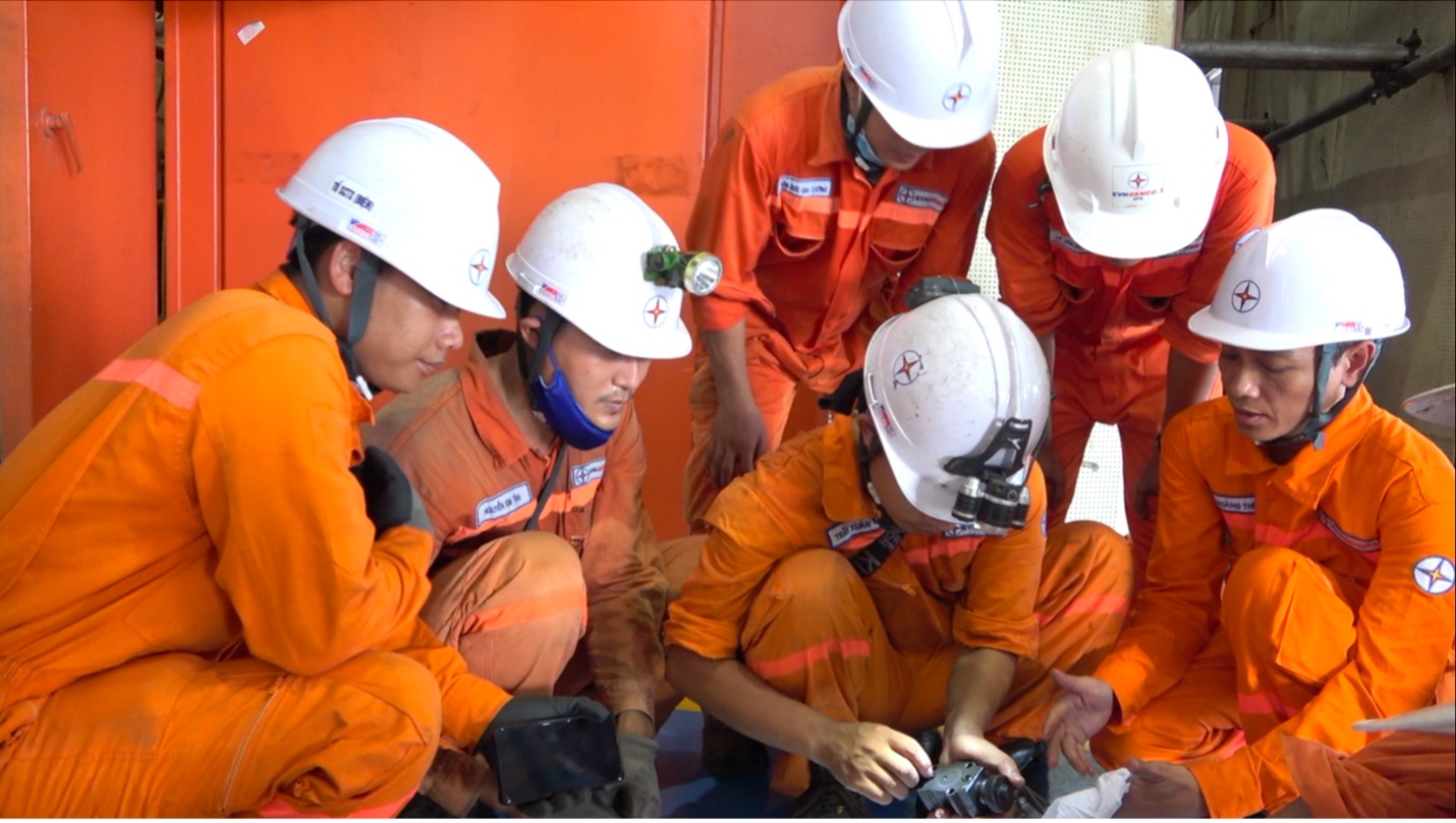 Người kỹ sư góp phần “giữ nhịp” cho “trái tim” các nhà máy điện 2