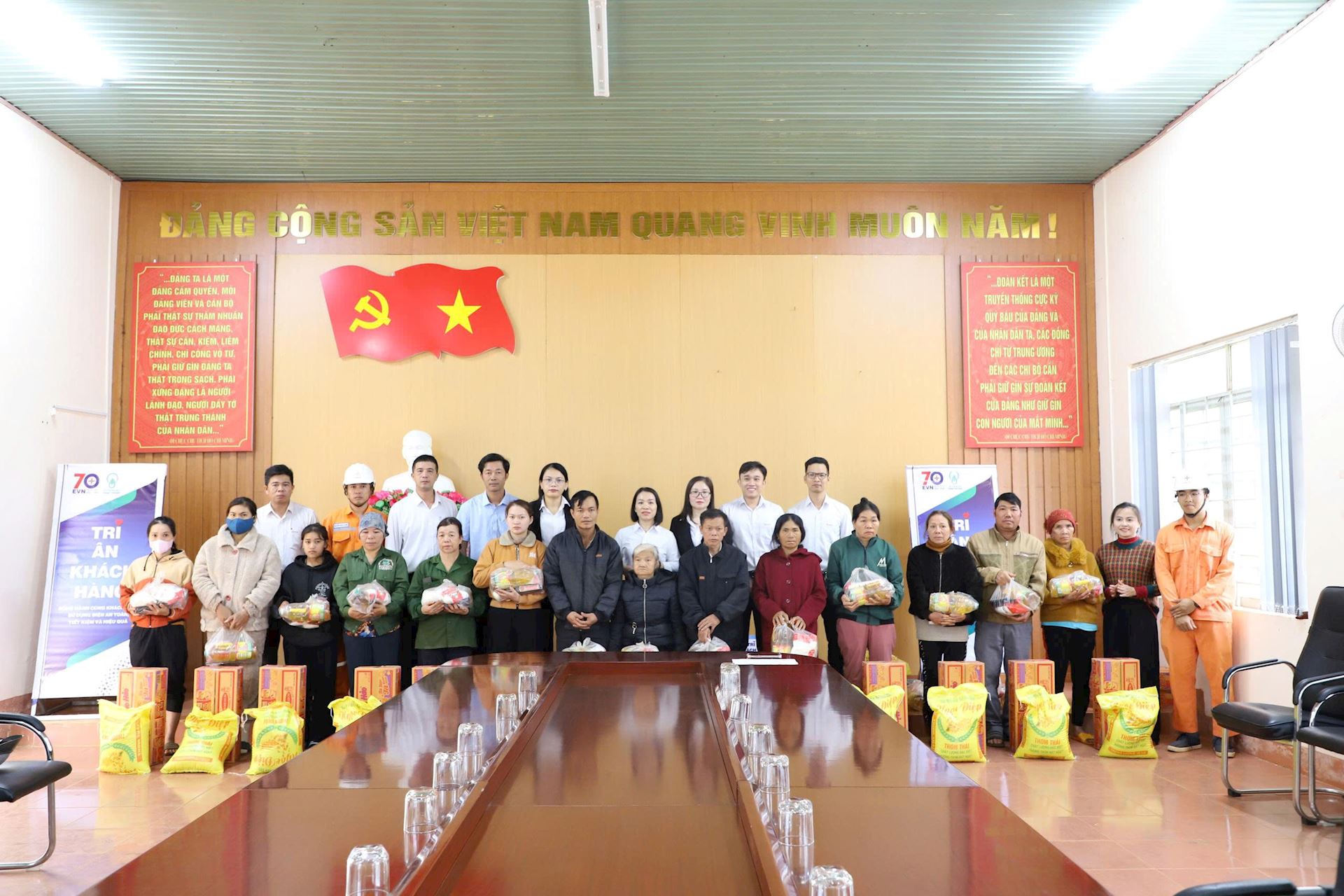 PC Lâm Đồng thắp lửa đạo lý giữa tháng Bảy tri ân