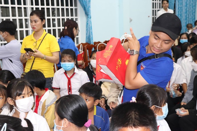 PHÓ BÍ THƯ ĐOÀN TRƯỜNG CAO ĐẲNG ĐIỆN LỰC HỒ CHÍ MINH “NGỌN LỬA NHIỆT HUYẾT CỦA TUỔI TRẺ”  1
