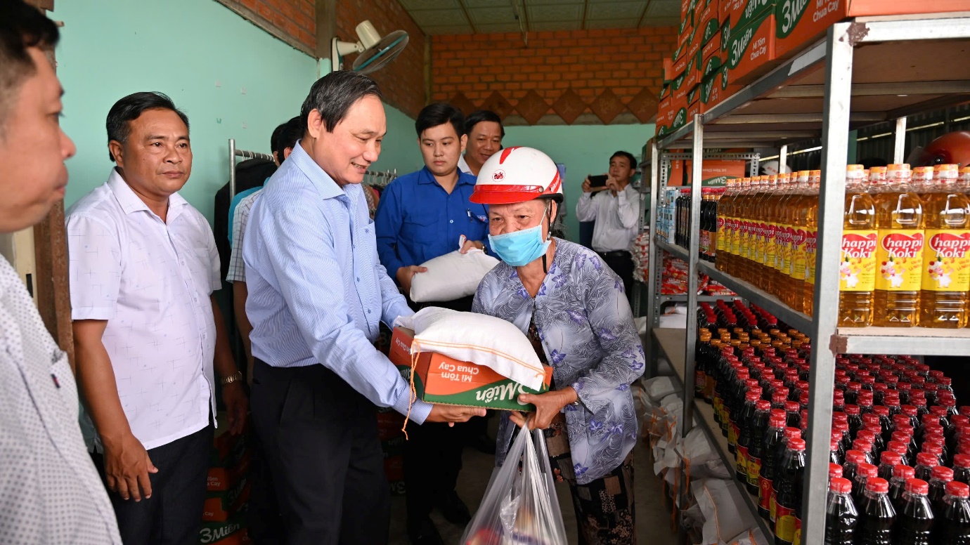 TỔNG CÔNG TY ĐIỆN LỰC MIỀN NAM DUY TRÌ “CỬA HÀNG 0 ĐỒNG” NHỮNG PHẦN QUÀ SÁNG NIỀM TIN NGÀNH ĐIỆN