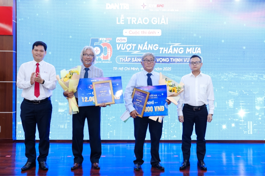 Trao giải ảnh Cuộc thi ảnh “50 năm Vượt nắng thắng mưa – Thắp sáng khát vọng thịnh vượng” 4