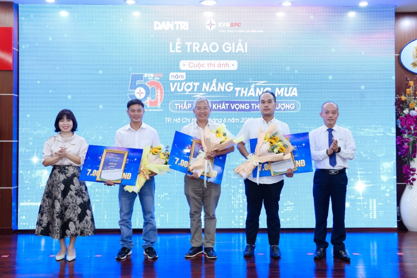 Trao giải ảnh Cuộc thi ảnh “50 năm Vượt nắng thắng mưa – Thắp sáng khát vọng thịnh vượng” 5
