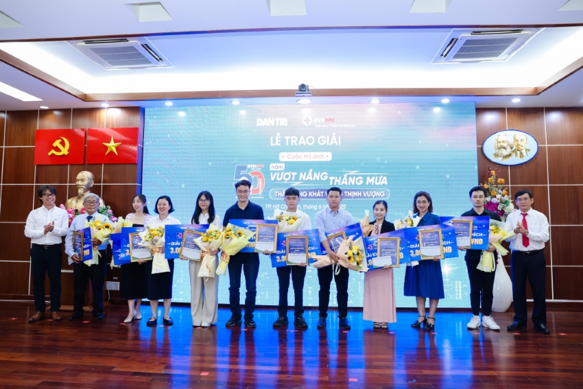 Trao giải ảnh Cuộc thi ảnh “50 năm Vượt nắng thắng mưa – Thắp sáng khát vọng thịnh vượng” 6