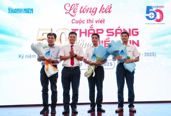 Trao giải Cuộc thi viết “50 năm thắp sáng niềm tin” 2