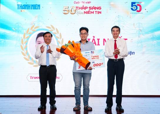 Trao giải Cuộc thi viết “50 năm thắp sáng niềm tin” 3