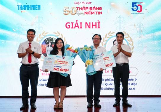 Trao giải Cuộc thi viết “50 năm thắp sáng niềm tin” 4