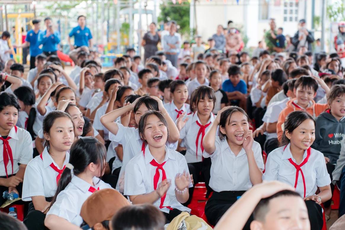 TRUNG THU CHO EM “10 NĂM HÀNH TRÌNH KẾT NỐI YÊU THƯƠNG” 1