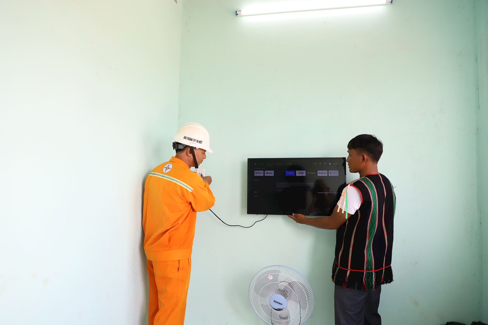 Anh Lô Văn Voòng - giữ sáng những bản làng vùng biên 1