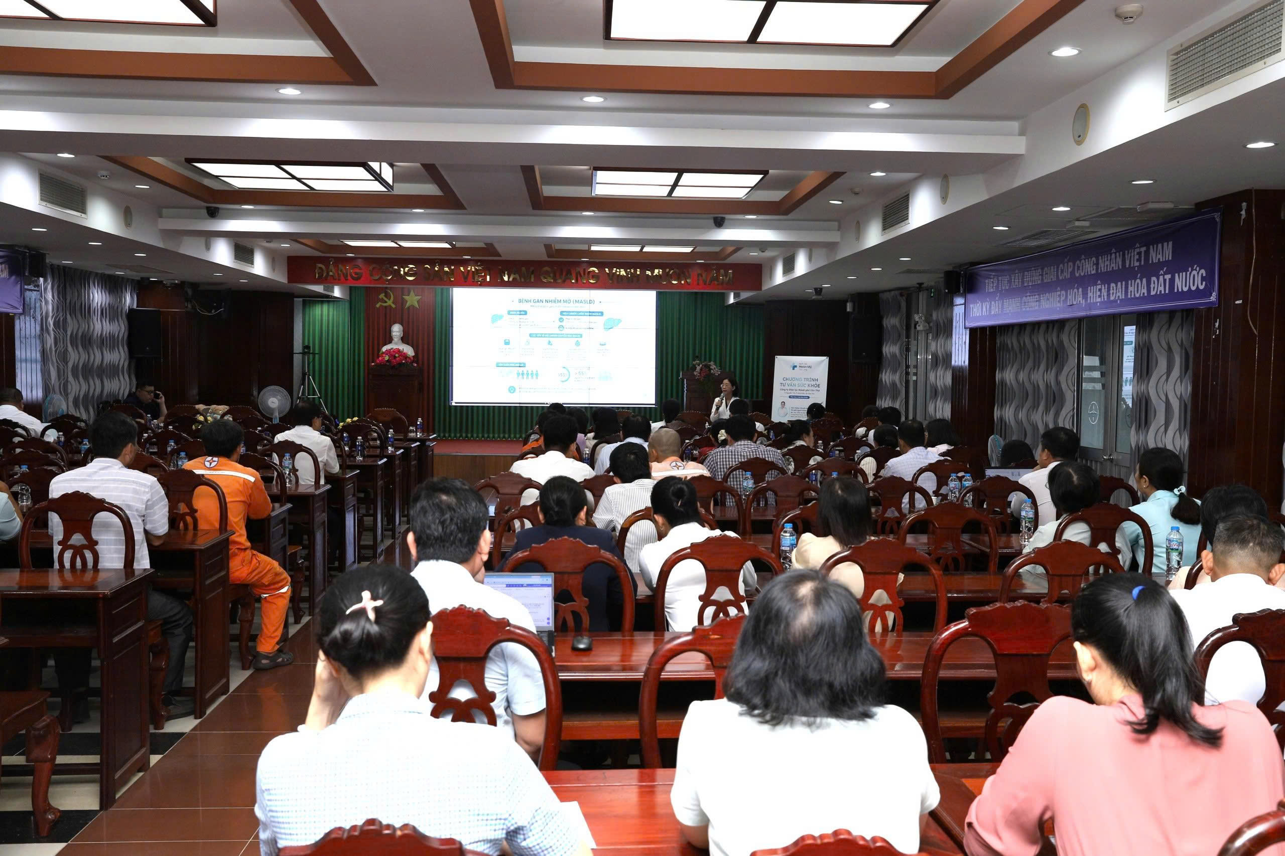Chủ động chăm sóc sức khỏe, nền tảng để người lao động Công ty Điện lực thành phố Cần Thơ làm việc hiệu quả 1