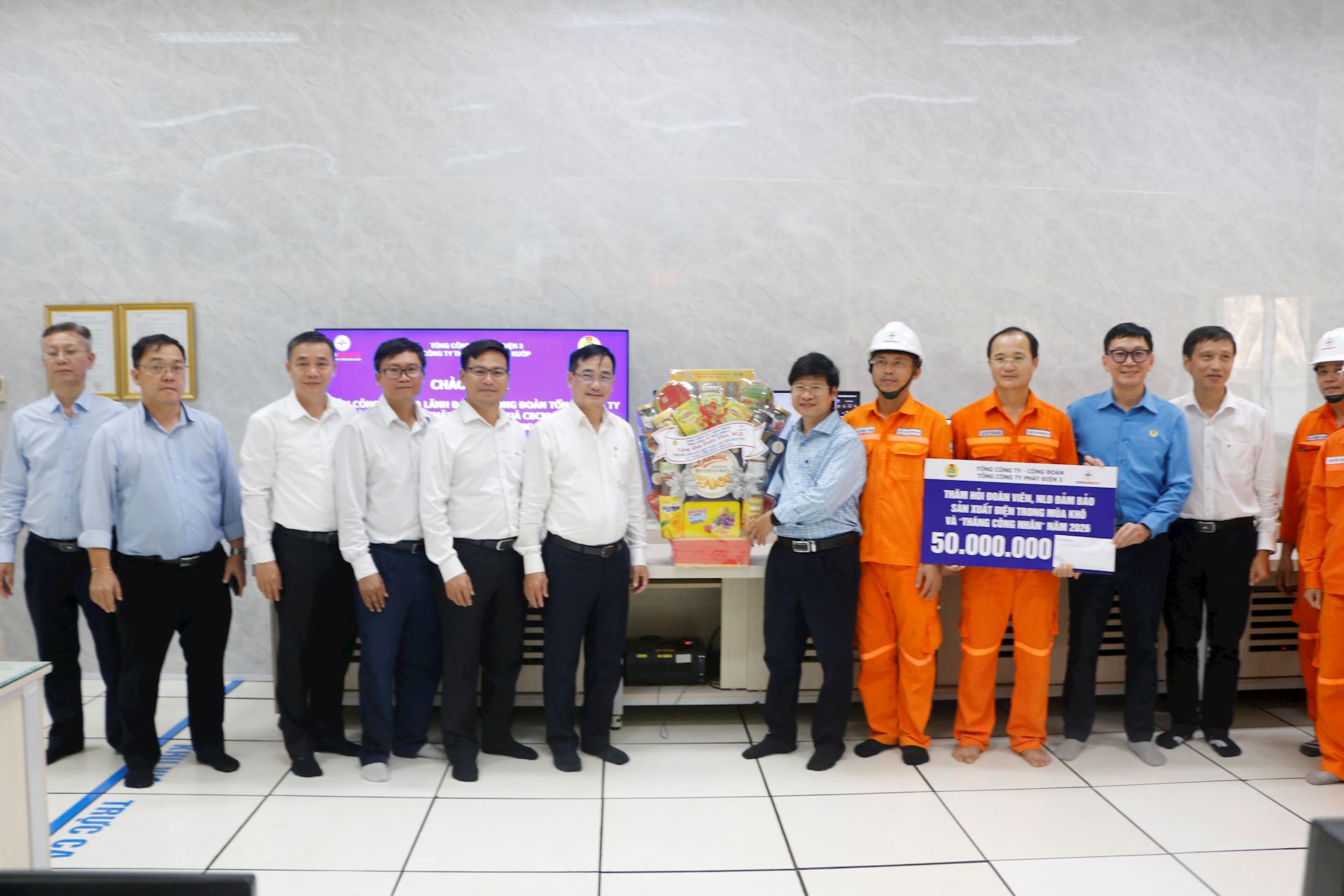Công đoàn Tổng Công ty Phát điện 3 động viên, chăm sóc sức khoẻ NLĐ đảm bảo cung cấp điện thời tiết nắng nóng và nhân “Tháng Công nhân” năm 2026. 
