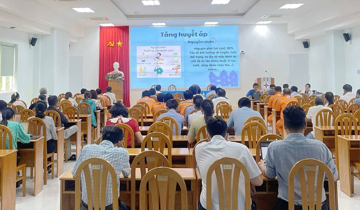 Công ty Điện lực Đồng Tháp tổ chức tọa đàm tư vấn sức khỏe cho người lao động năm 2026 3