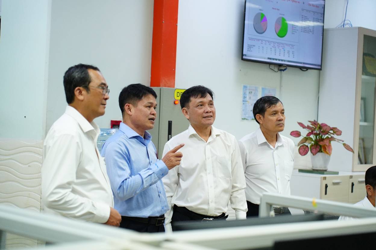 MÙA XUÂN KHÔNG NGỦ BÊN ĐƯỜNG DÂY NÓNG: CHUYỆN NHỮNG NGƯỜI 