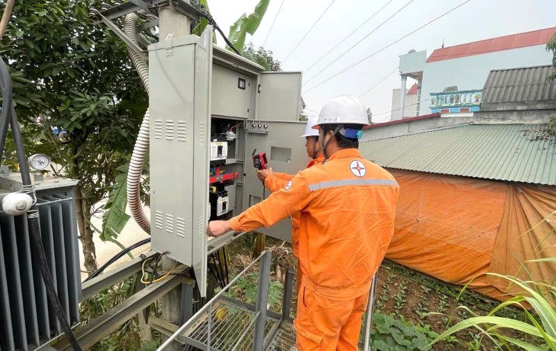 Thầm lặng giữ dòng điện sáng trong dịp nghỉ lễ đầu năm 1