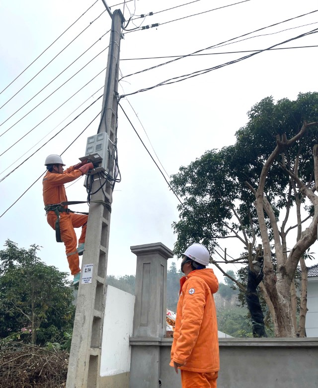 Thầm lặng giữ dòng điện sáng trong dịp nghỉ lễ đầu năm 3