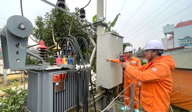 Thầm lặng giữ dòng điện sáng trong dịp nghỉ lễ đầu năm